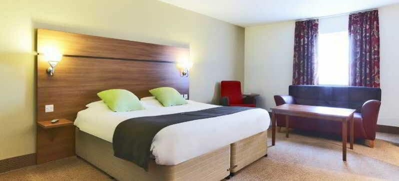 Premier Inn Glasgow Braehead Екстер'єр фото